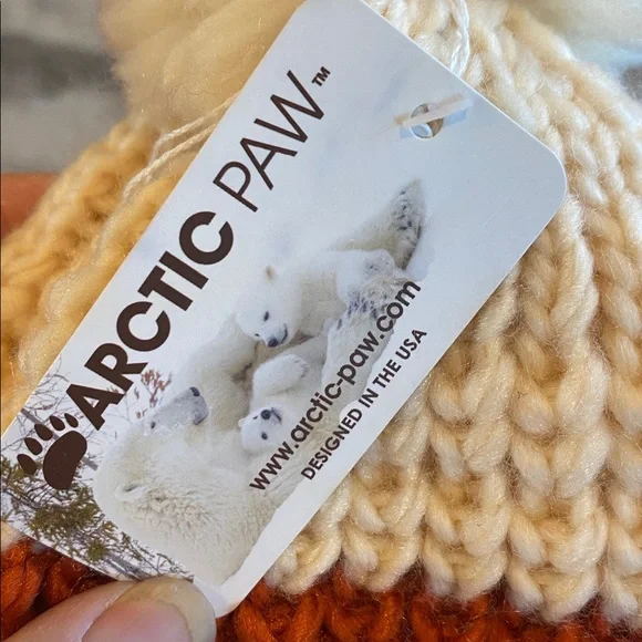 The Arctic Paw cotton & Acrylic beanie hat with pompom - Picture 7 of 7